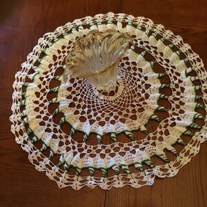 Vintage Gorgeous Croquet White and Green Trim Table Doily